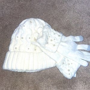Hat and gloves set